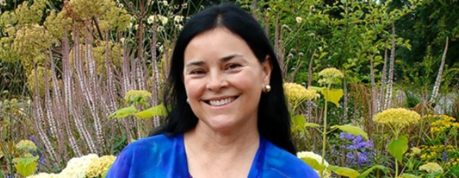 Diana-Gabaldon.header2Bgarden.jpg