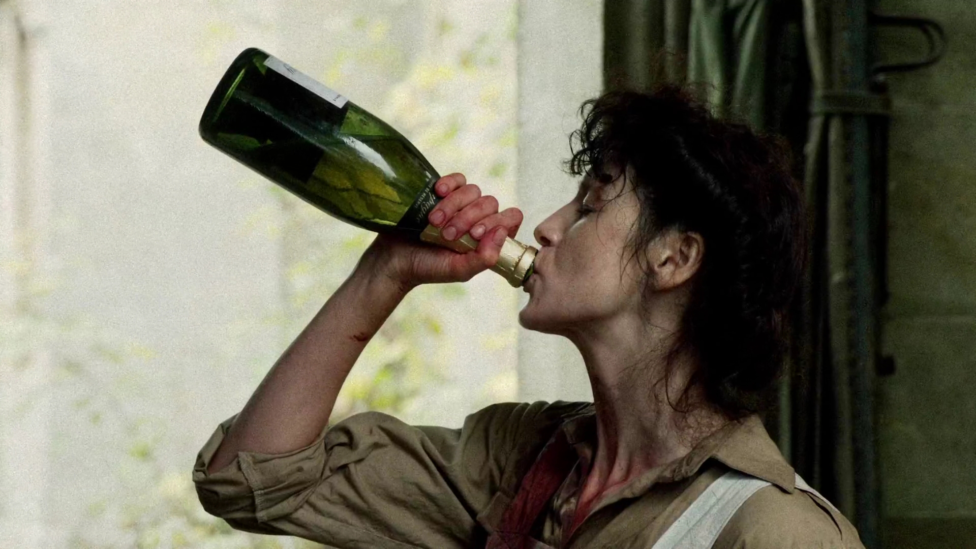 outlander claire drinking, outlander fan survival guide