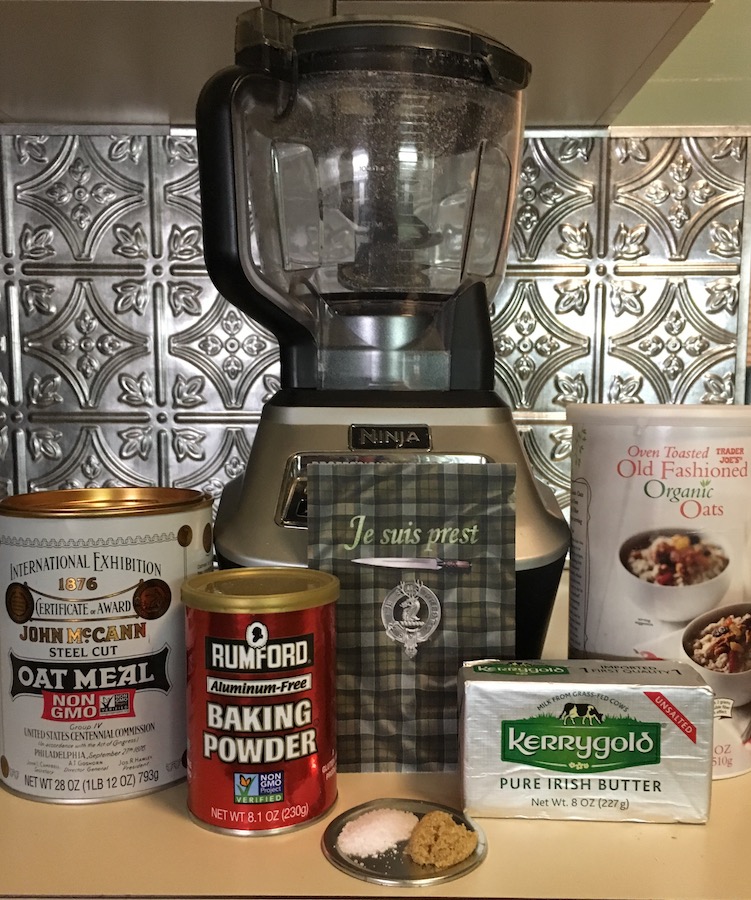 baking bannocks, bannocks, oatcakes, oatmeal, oats, bread, 18th century baking, 20th century baking, Castle Leoch