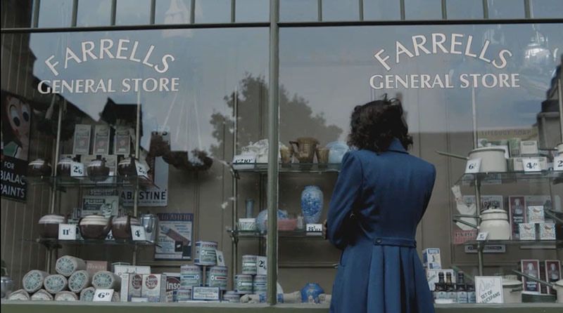 claire looking at the vase, outlander season 1