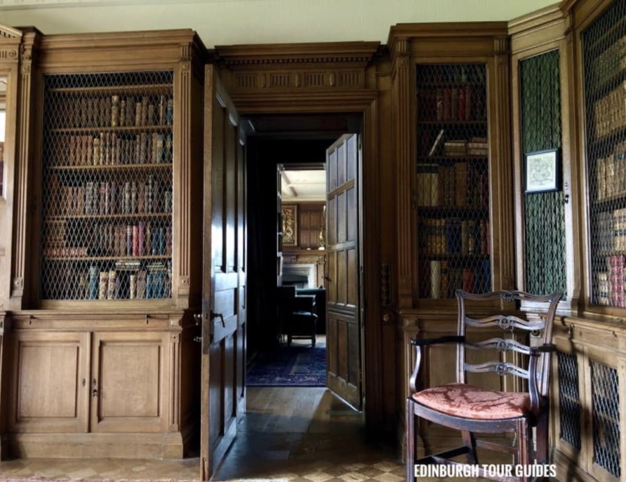 outlander updates, hunterston house in outlander, rev wakefield's house