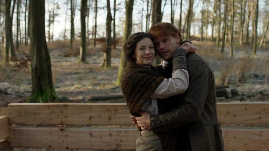 jamie and claire hugging in front of their new home, outlander season 4 life lessons