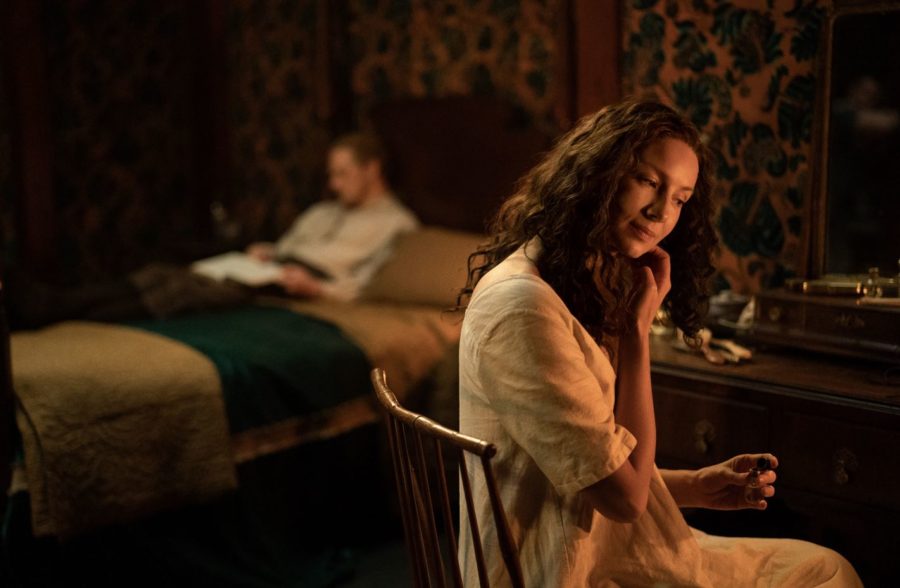 Claire putting on perfume outlander season 5