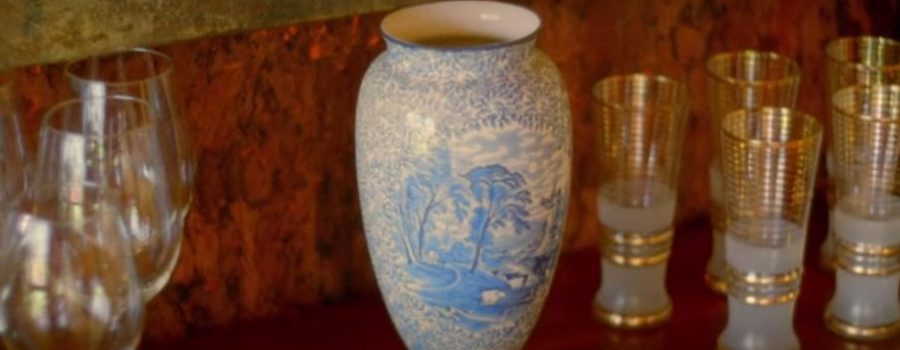 outlander easter eggs, the vase in outlander