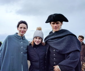 oulander photogprapher aimee spinks with caitriona balfe and sam heughan