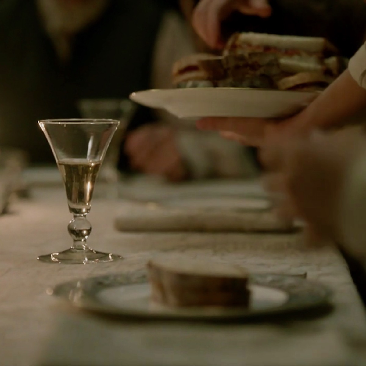 Serving peanut butter & jelly sandwiches Outlander STARZ Season 5