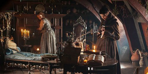 Claire2BMedicine2BOutlander.jpg