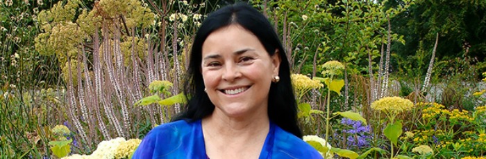 Diana-Gabaldon.header2Bgarden.jpg