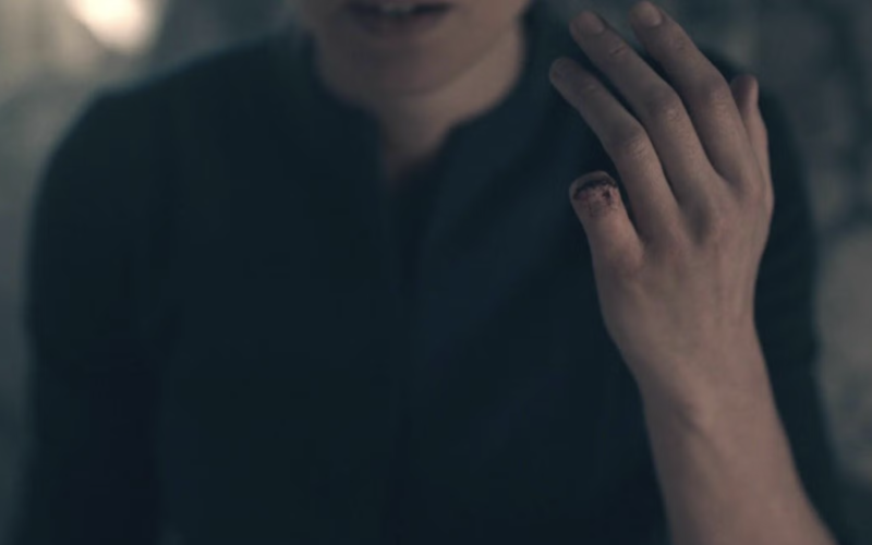 why did Serena lose her finger