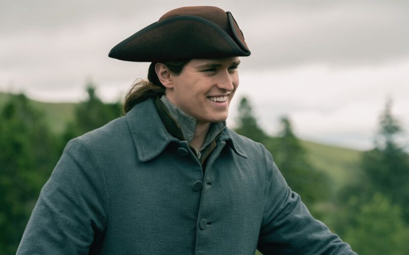 Jamie takes the bullet for William